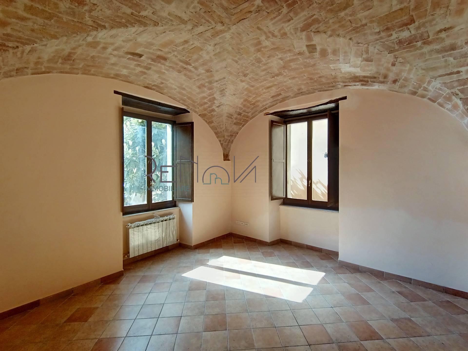 Locale commerciale in vendita a Teramo, Semicentro