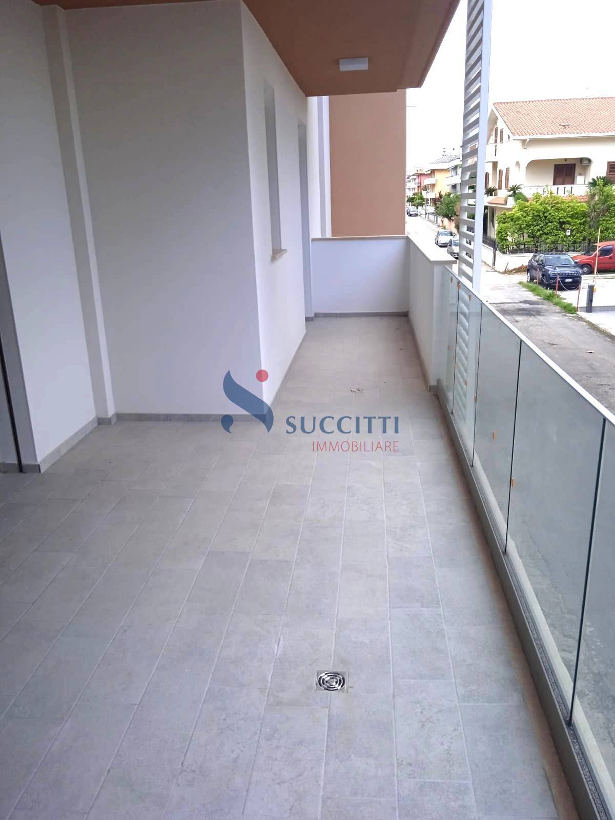 Appartamento in vendita a Alba Adriatica, Zona Mare