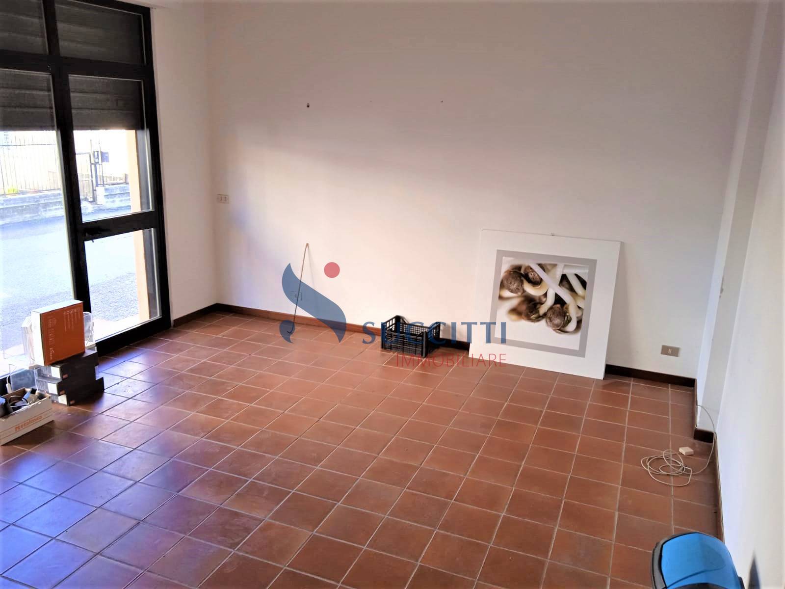 Locale commerciale in vendita a Tortoreto, Tortoreto Lido