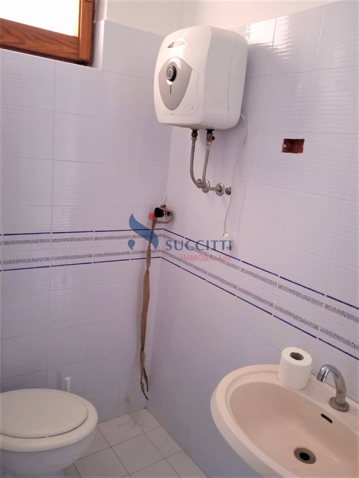 Locale commerciale in vendita a Tortoreto, Tortoreto Lido