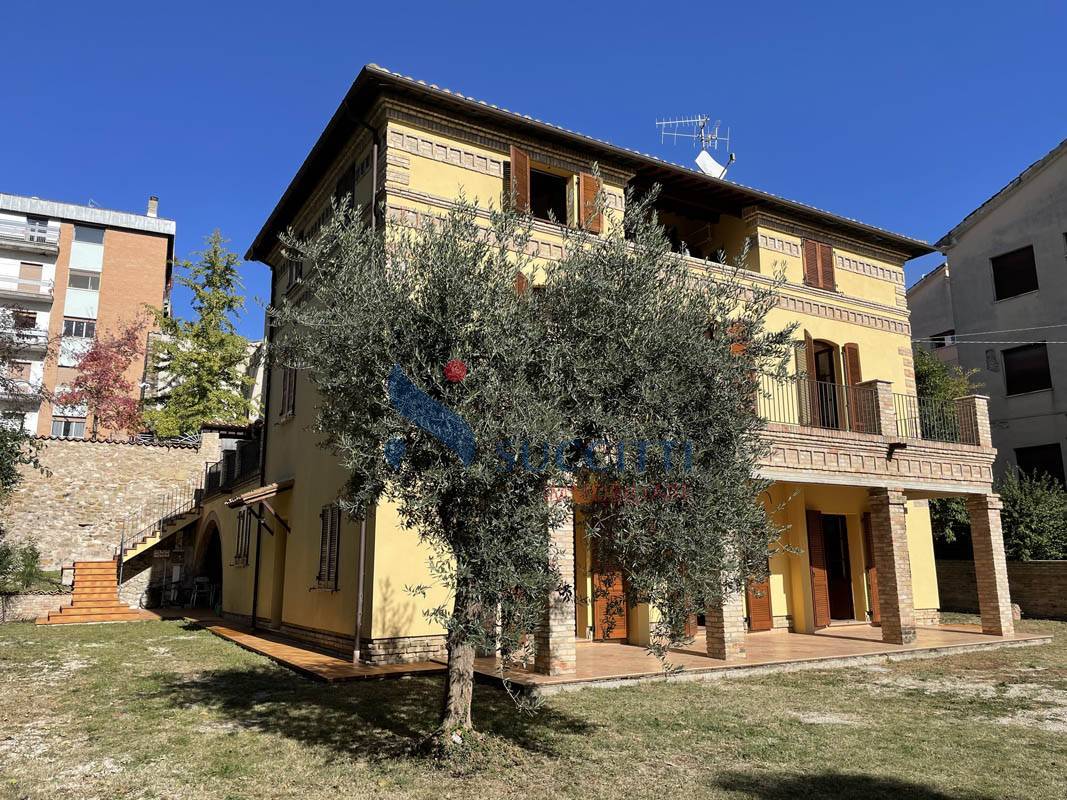 Villa in vendita a Teramo, Centro