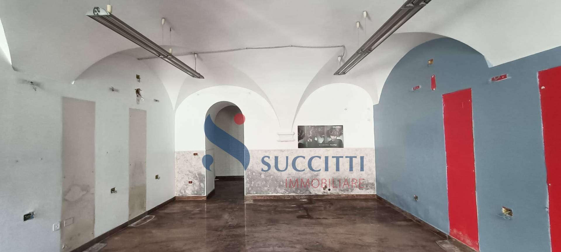 Locale commerciale in affitto a Teramo, Centro