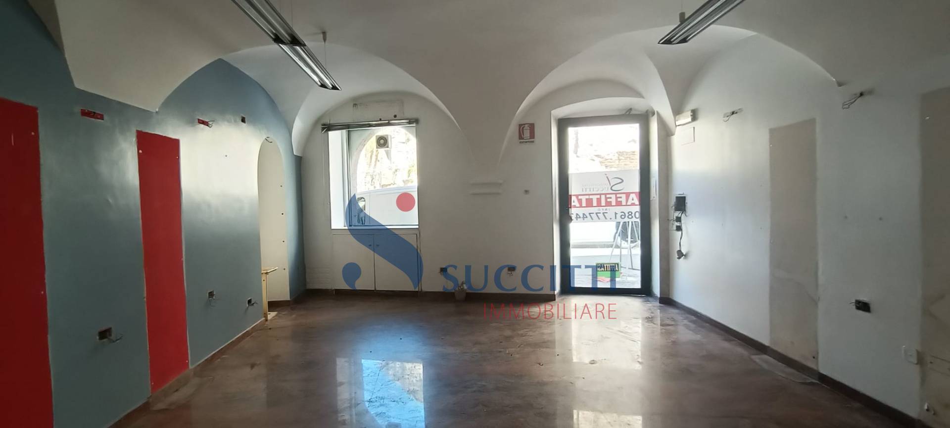 Locale commerciale in affitto a Teramo, Centro