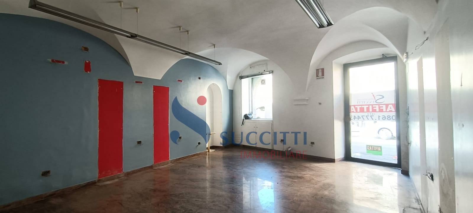 Locale commerciale in affitto a Teramo, Centro