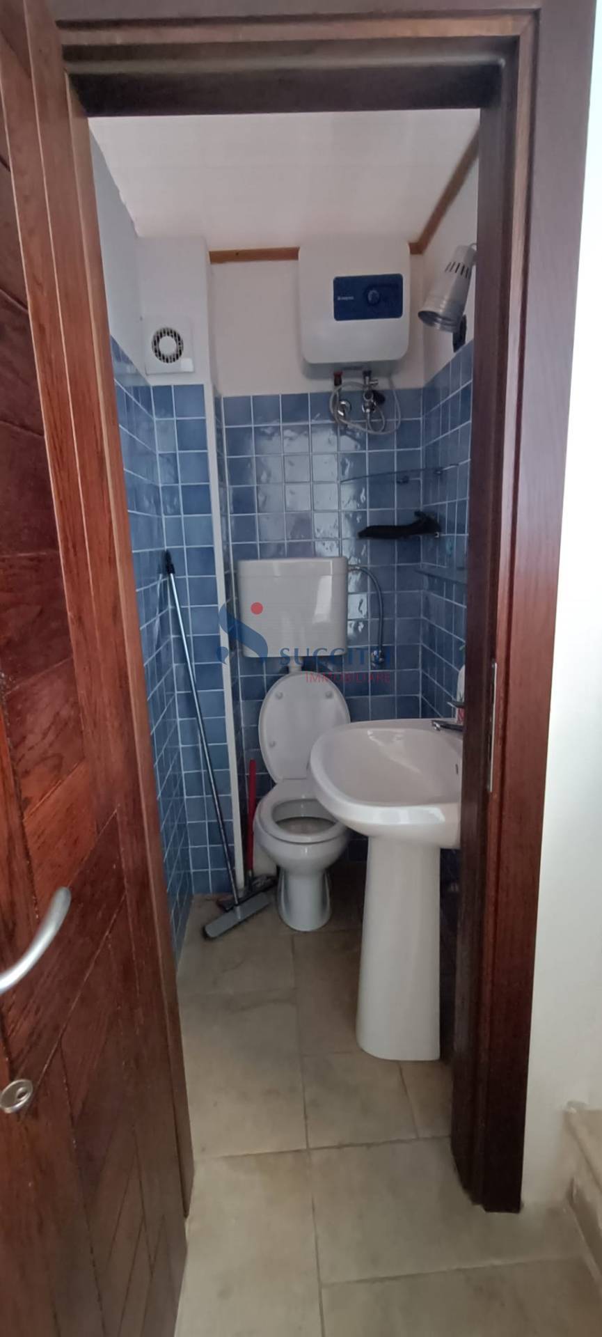 Locale commerciale in affitto a Teramo, Centro