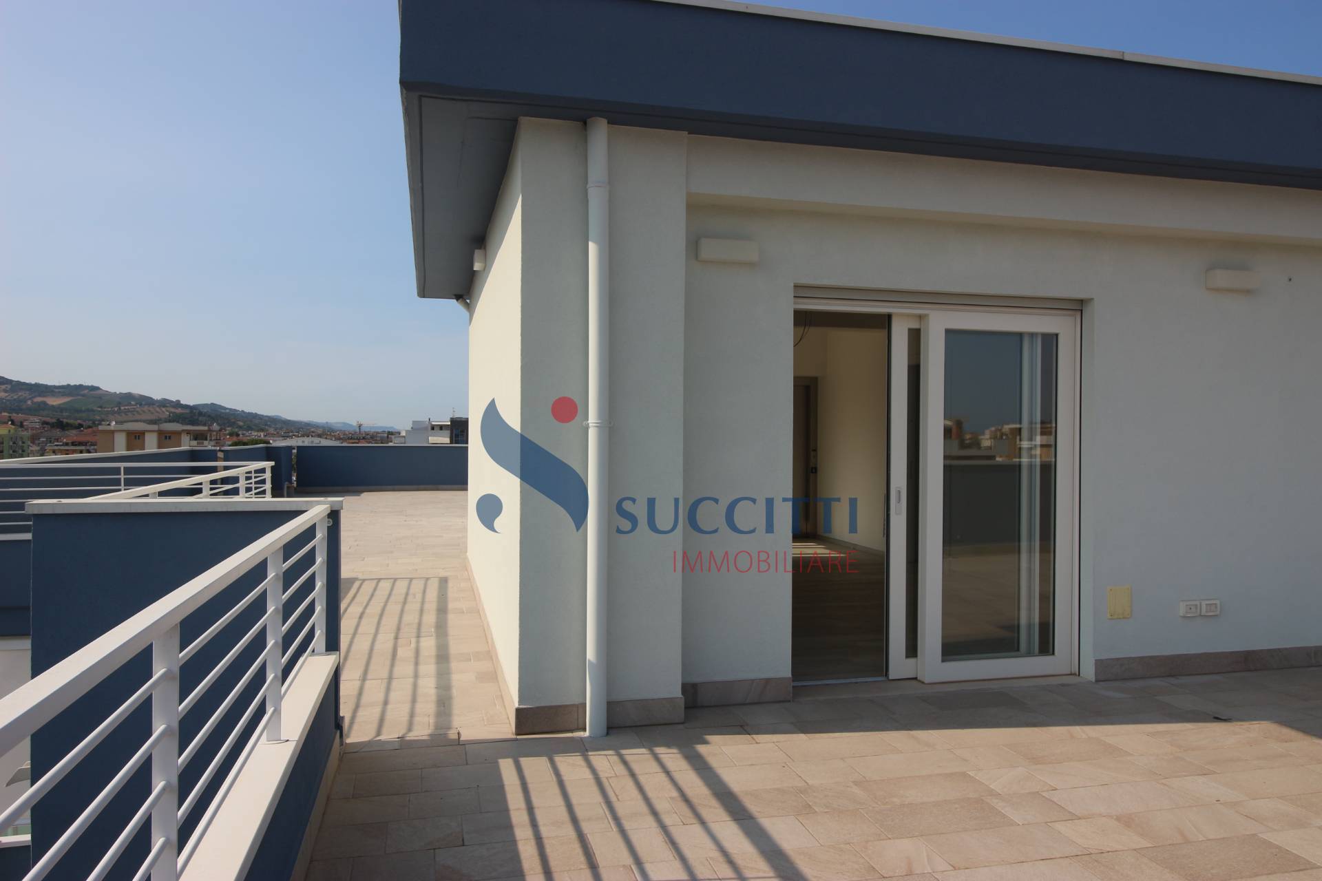 Appartamento in vendita a Alba Adriatica, Zona Mare