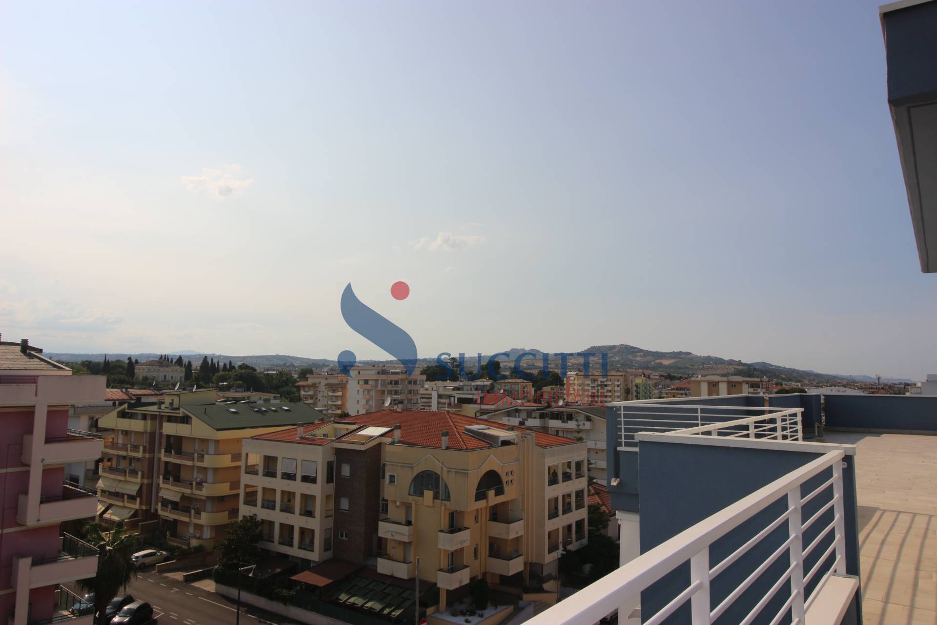 Appartamento in vendita a Alba Adriatica, Zona Mare
