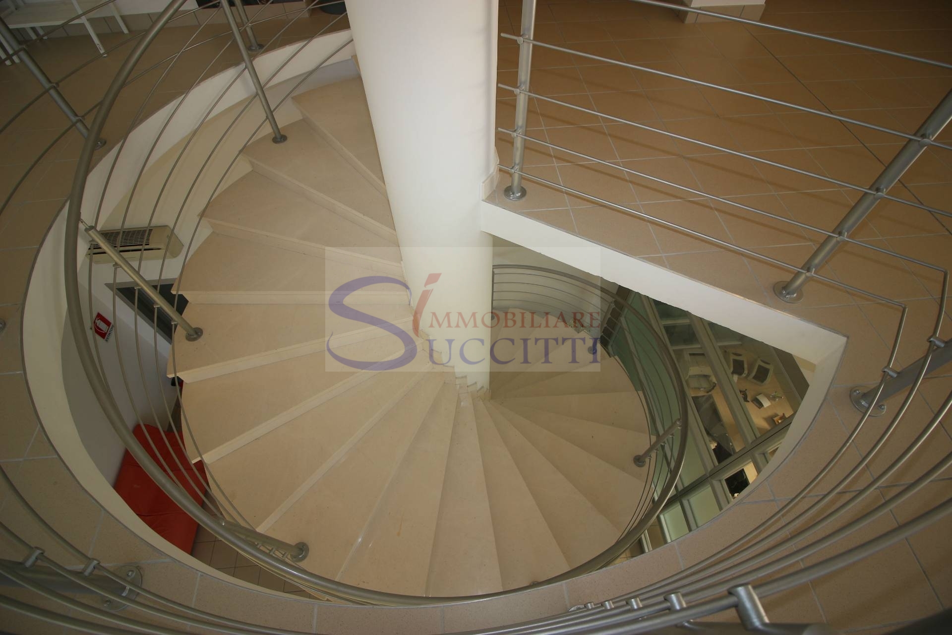 Capannone in vendita a Mosciano Sant'Angelo