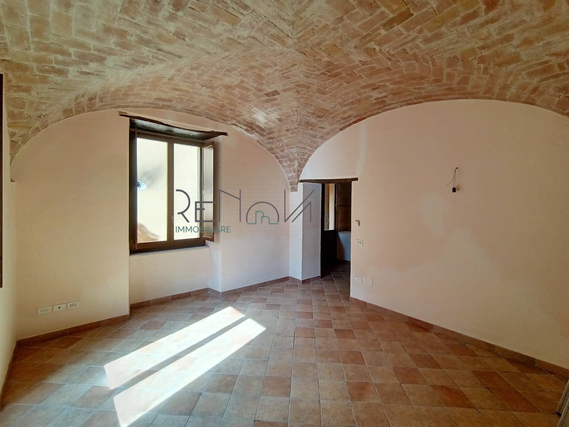 Locale commerciale in vendita a Teramo, Semicentro