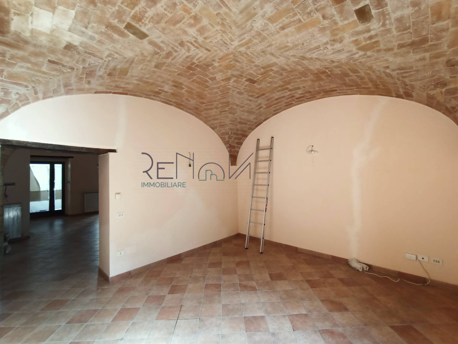 Locale commerciale in vendita a Teramo, Semicentro