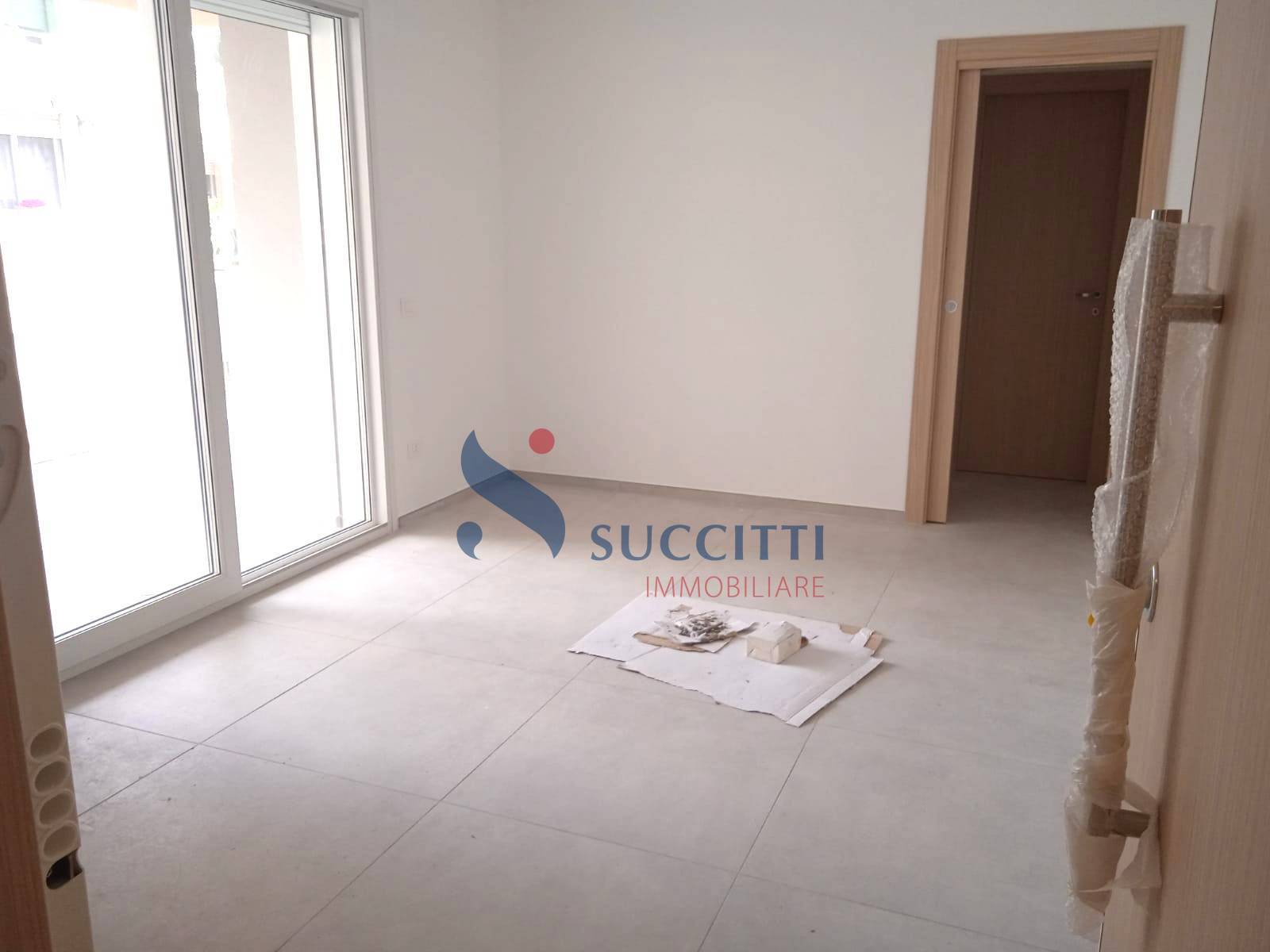 Appartamento in vendita a Alba Adriatica, Zona Mare