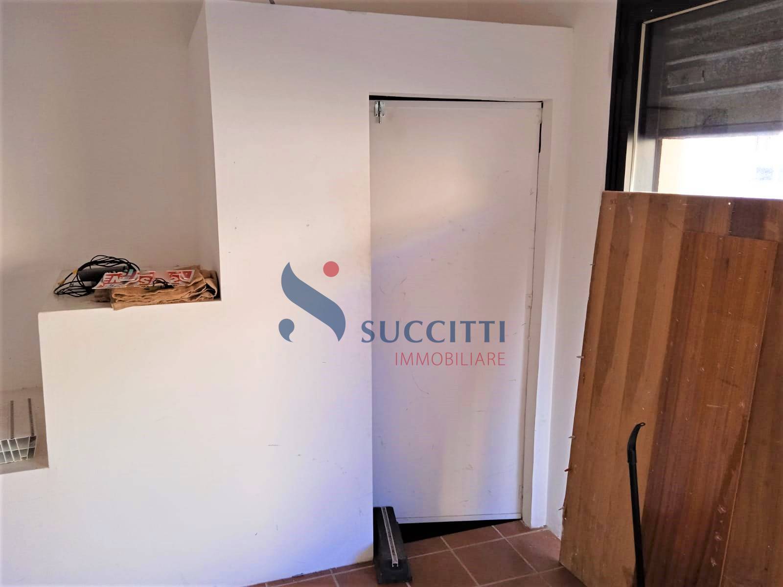 Locale commerciale in vendita a Tortoreto, Tortoreto Lido