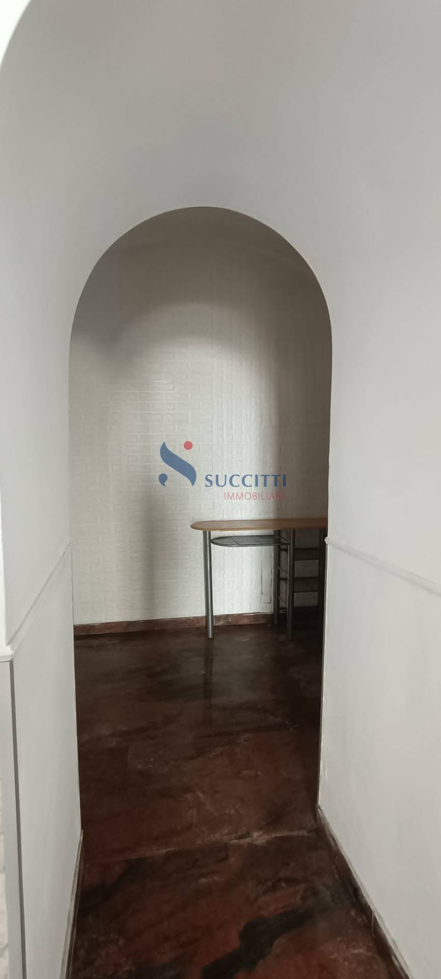 Locale commerciale in affitto a Teramo, Centro