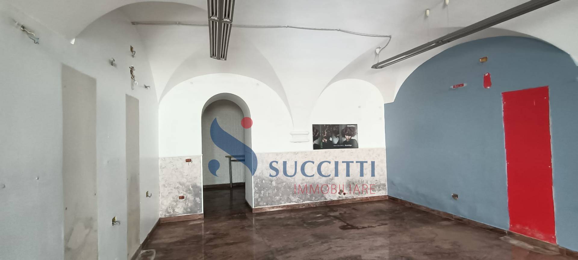 Locale commerciale in affitto a Teramo, Centro