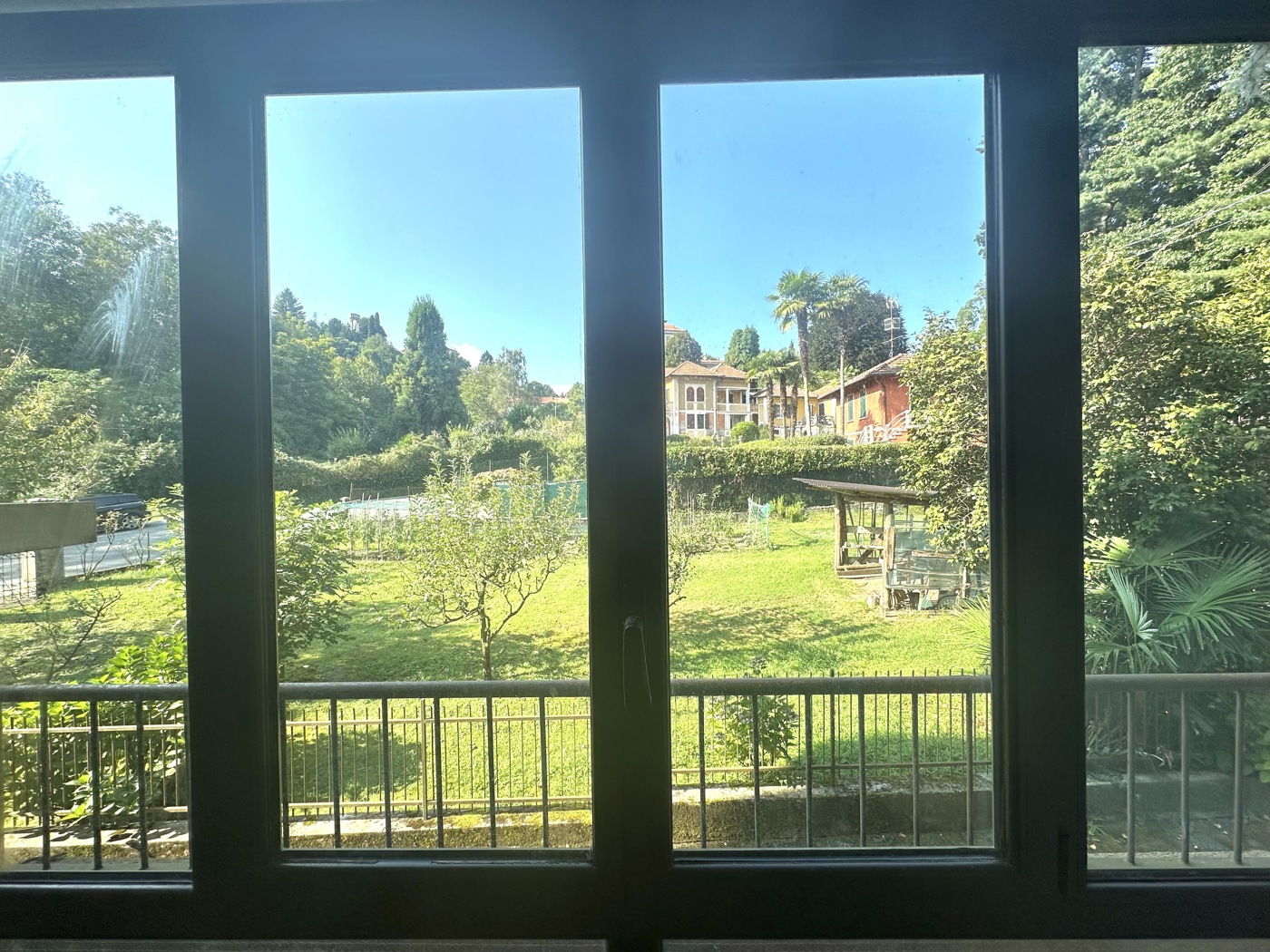 Trilocale con box a Arona