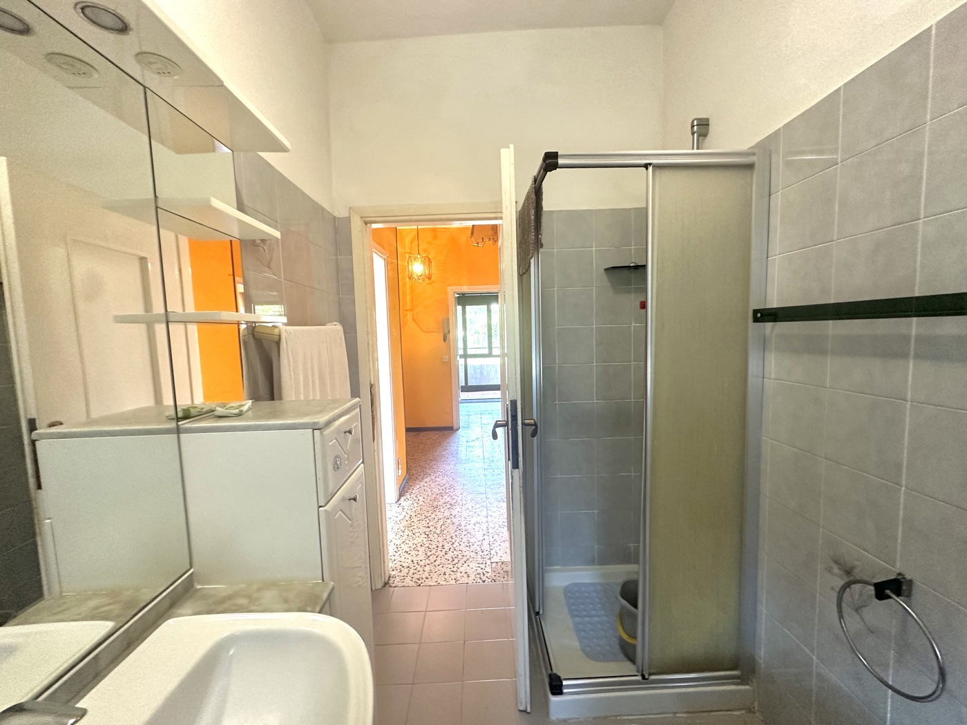 Trilocale con box a Arona