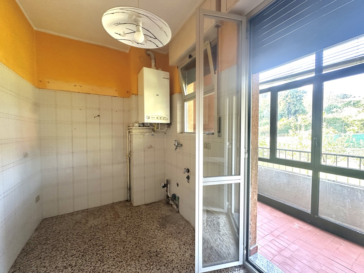 Trilocale con box a Arona