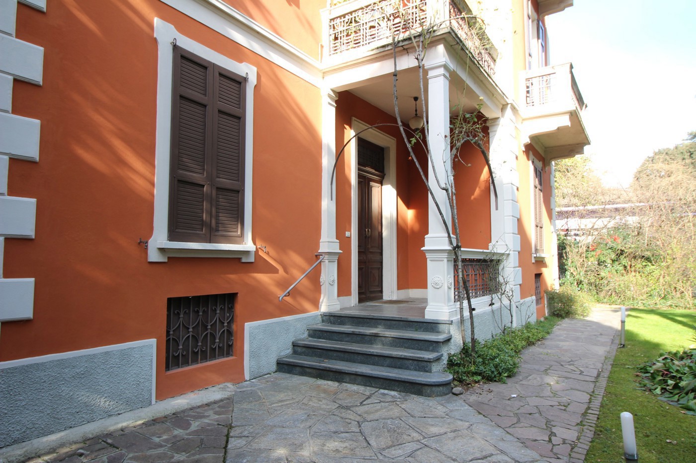 Trilocale arredato in affitto a Arona