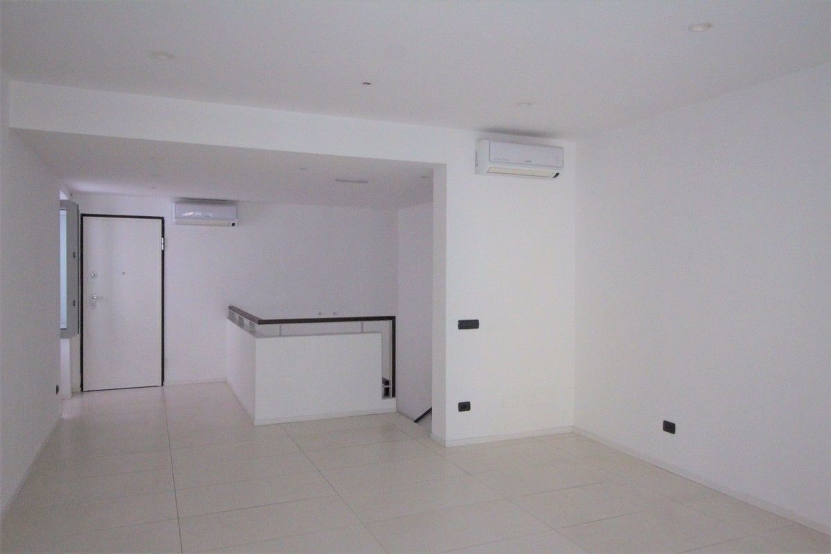 Negozio in affitto a Arona