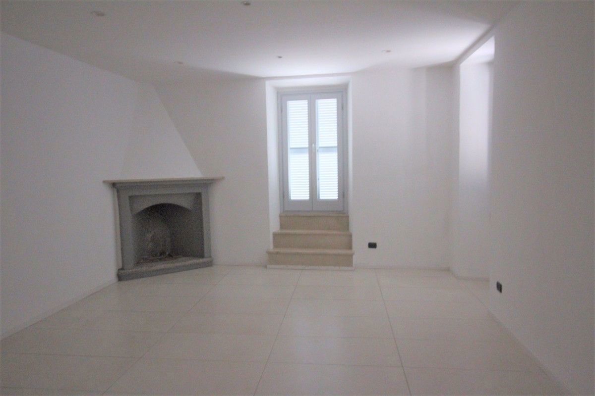 Negozio in affitto a Arona