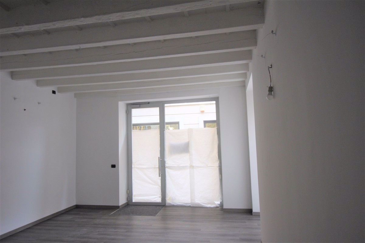 Negozio in affitto a Arona