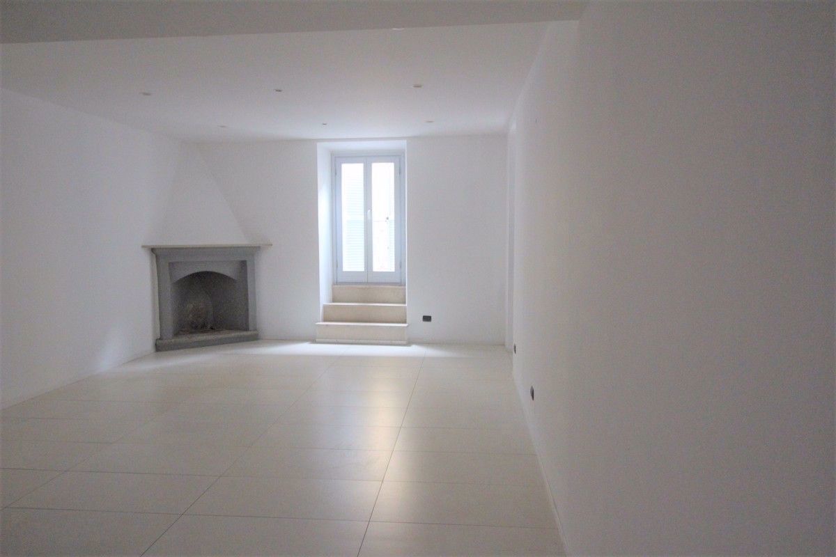 Negozio in affitto a Arona