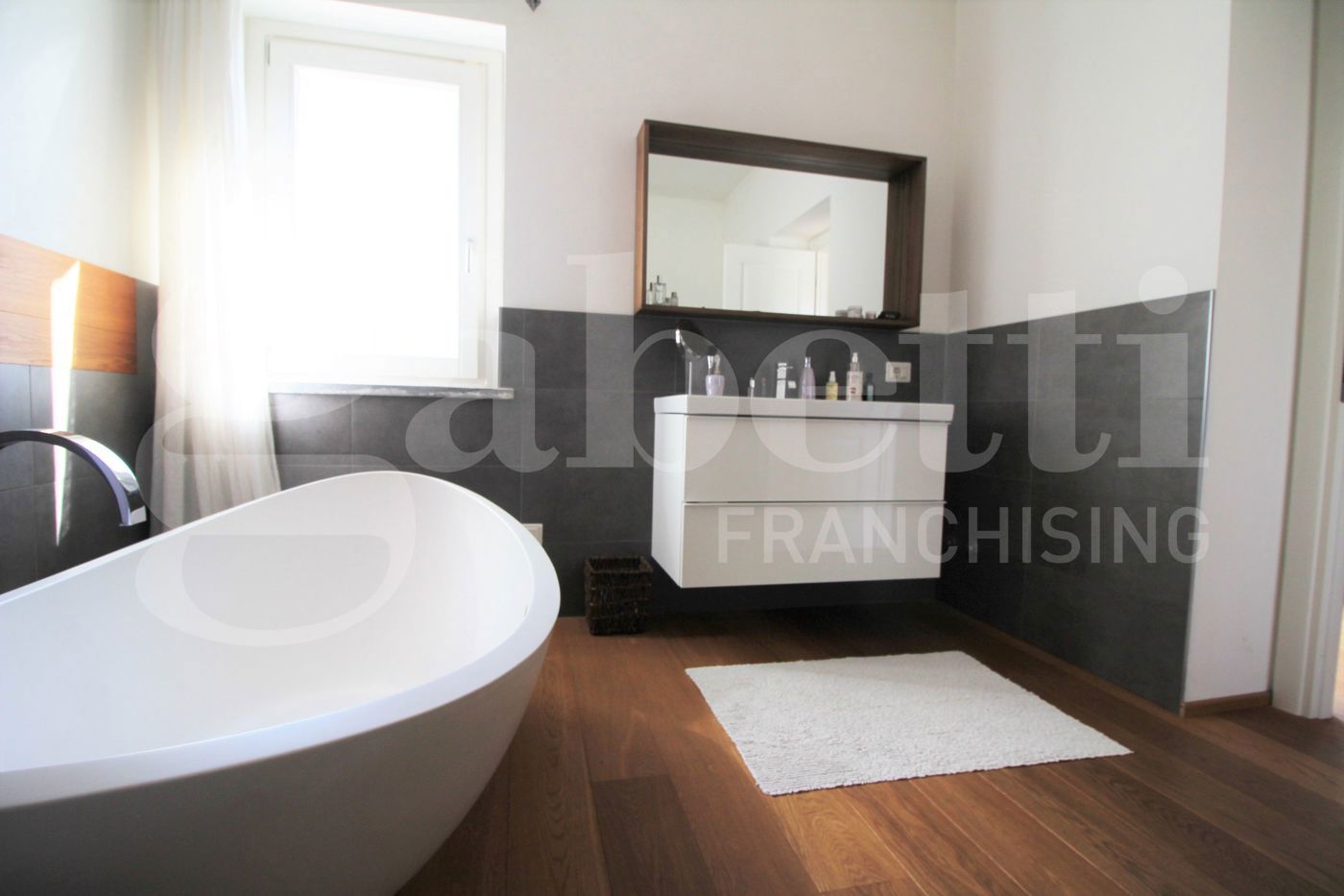 Rustico con giardino a Oleggio