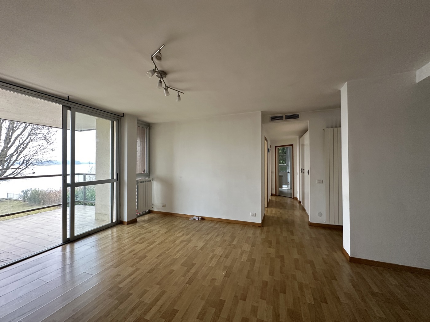 Trilocale vista lago a Dormelletto