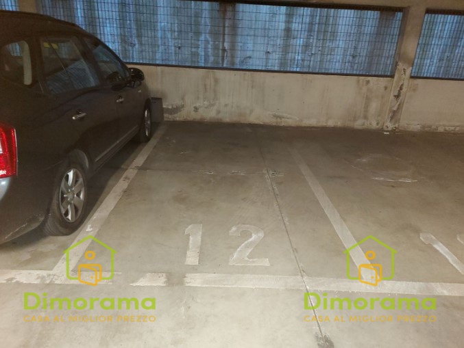 Posto auto coperto in vendita in viale montegrappa n. 278/e, Prato