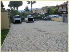 Posto auto coperto in vendita in frazione seano - via baccheretana 33/35, Carmignano