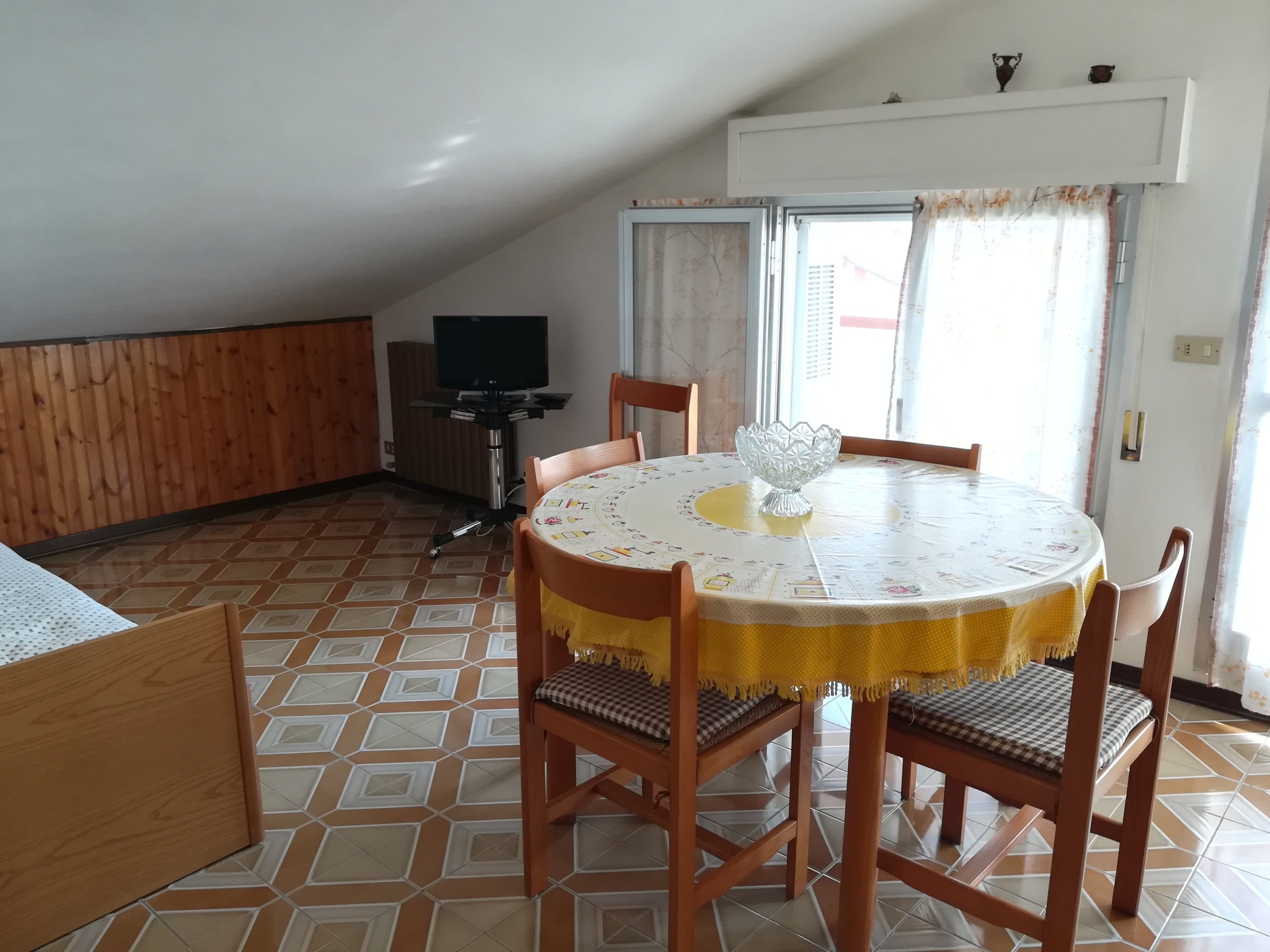 Mansarda con terrazzo, Ameglia fiumaretta