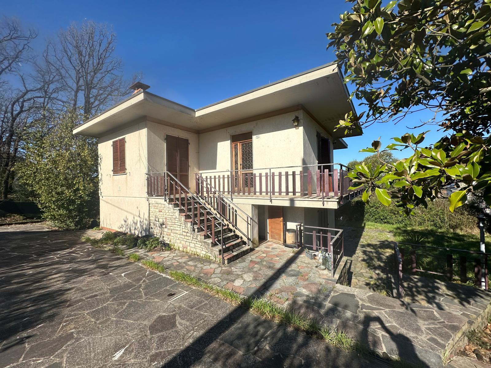 Villa con giardino a Castelnuovo Magra