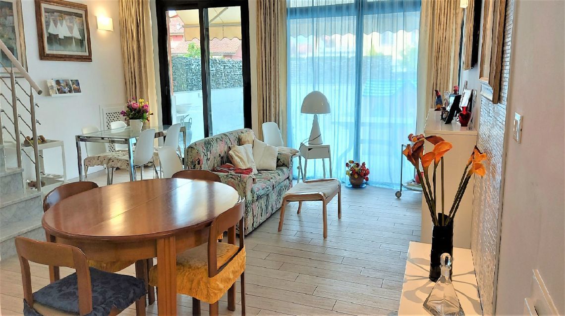 Appartamento con giardino, Ameglia bocca di magra