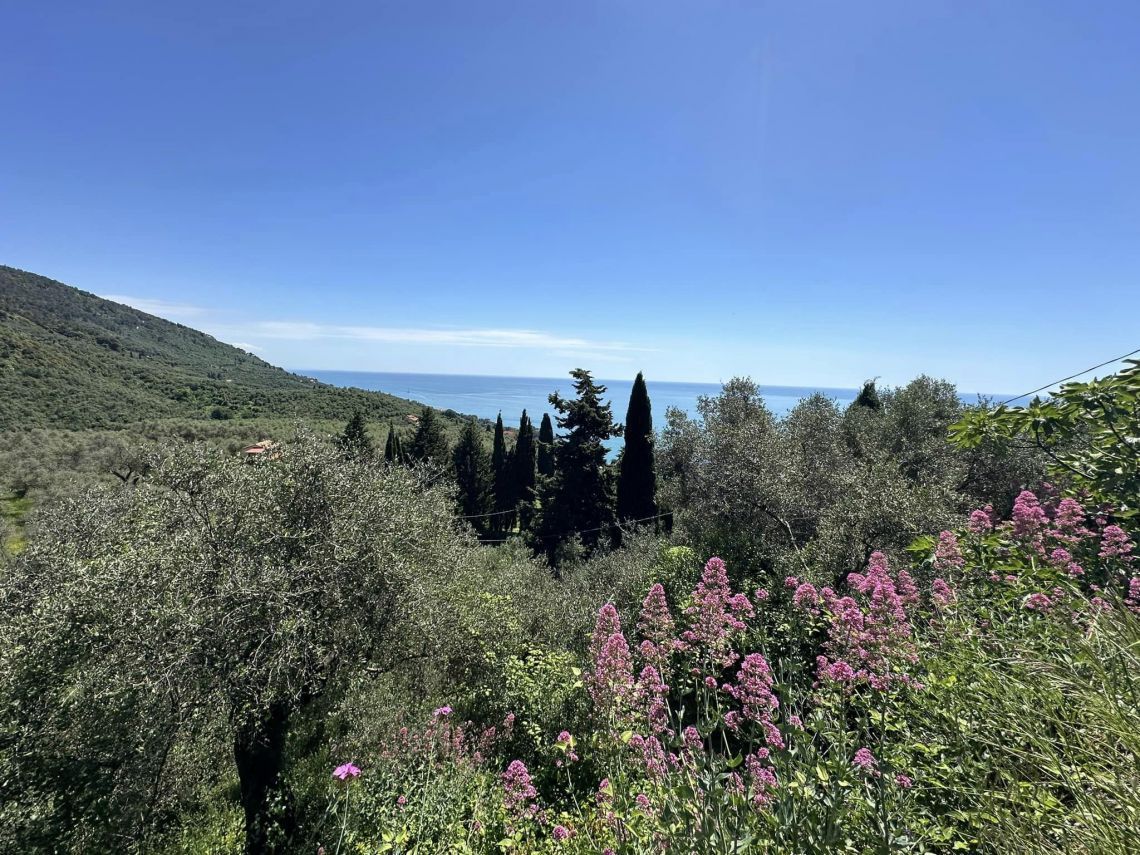Attico con giardino a Lerici