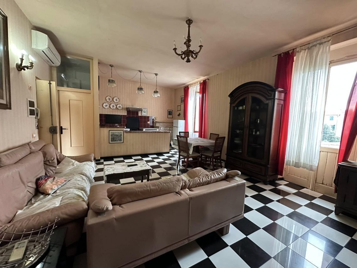 Trilocale con terrazzo a Sarzana