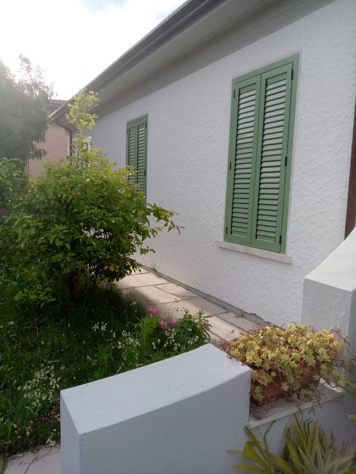 Villa con giardino, Carrara marina di