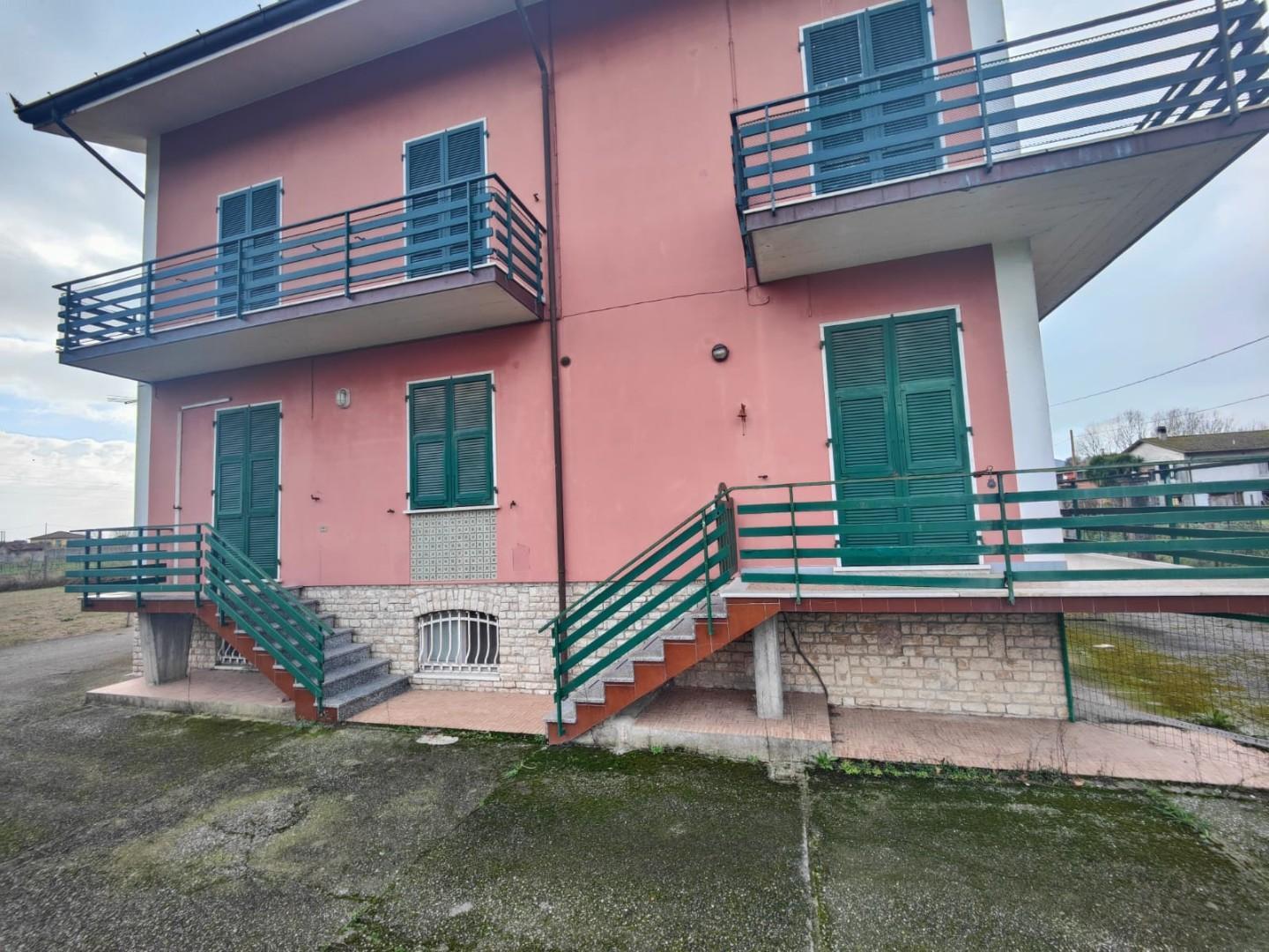 Trilocale da ristrutturare a Castelnuovo Magra