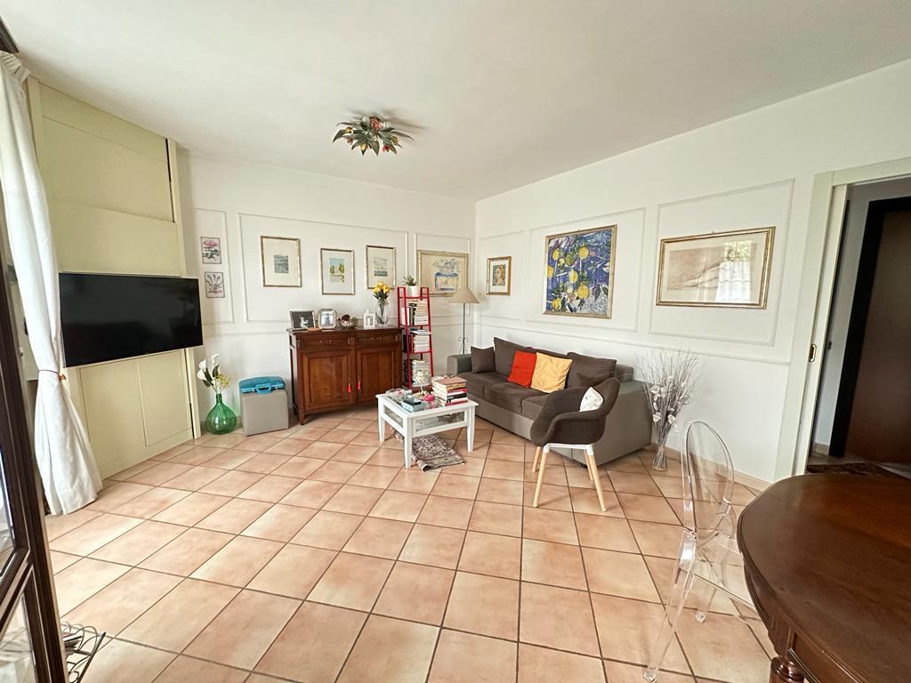 Casa indipendente con giardino a Ameglia