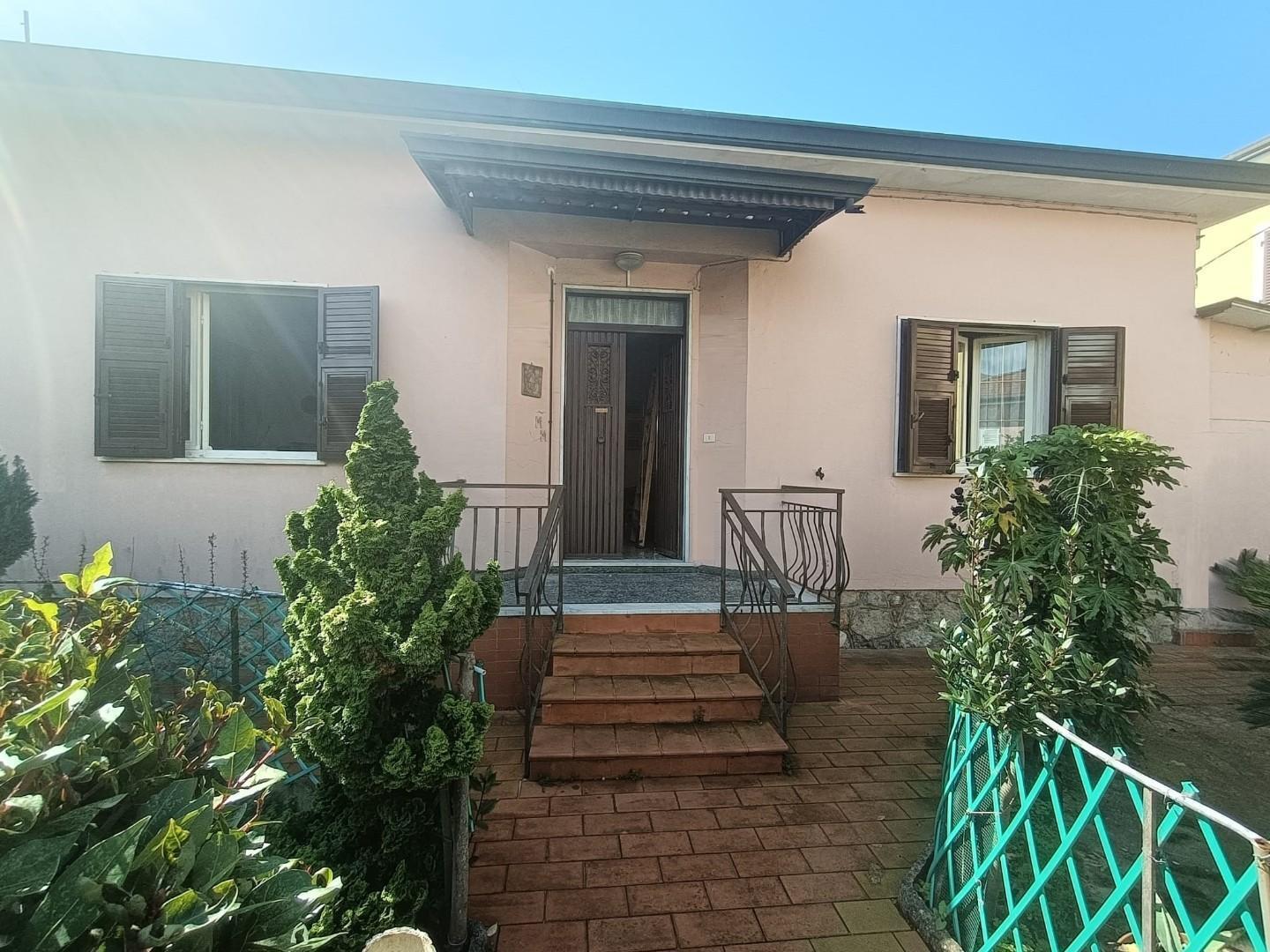 Villa con giardino, Castelnuovo Magra molicciara