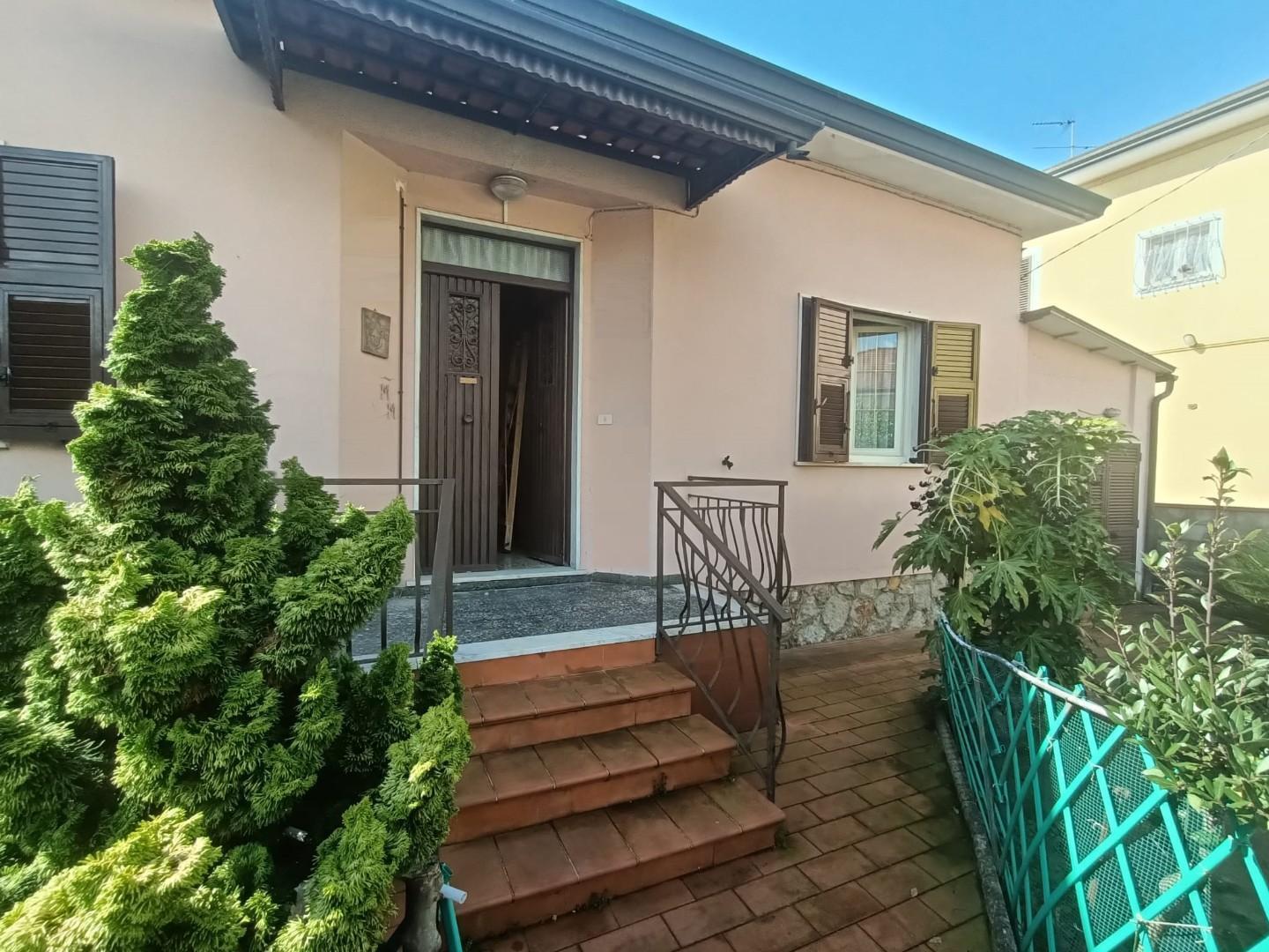 Villa con giardino, Castelnuovo Magra molicciara