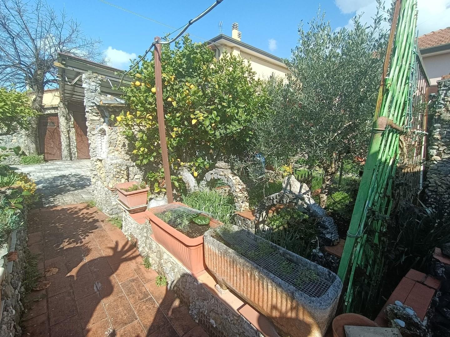Villa con giardino, Castelnuovo Magra molicciara