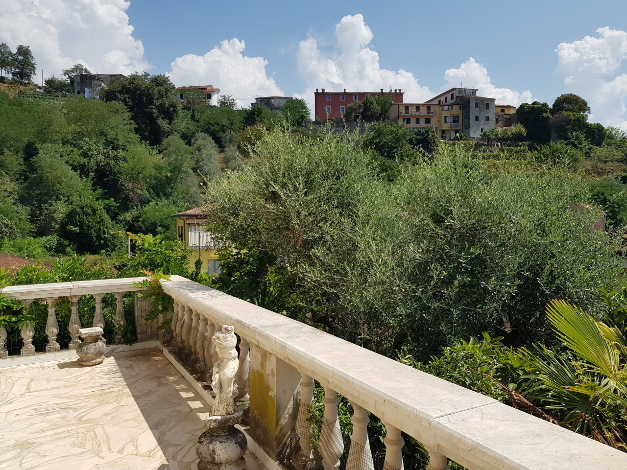 Villa con giardino, Carrara fossola