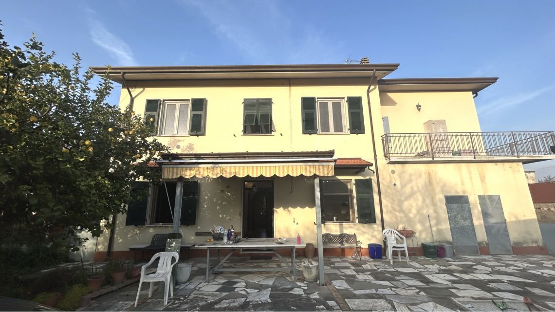 Appartamento con giardino a Sarzana