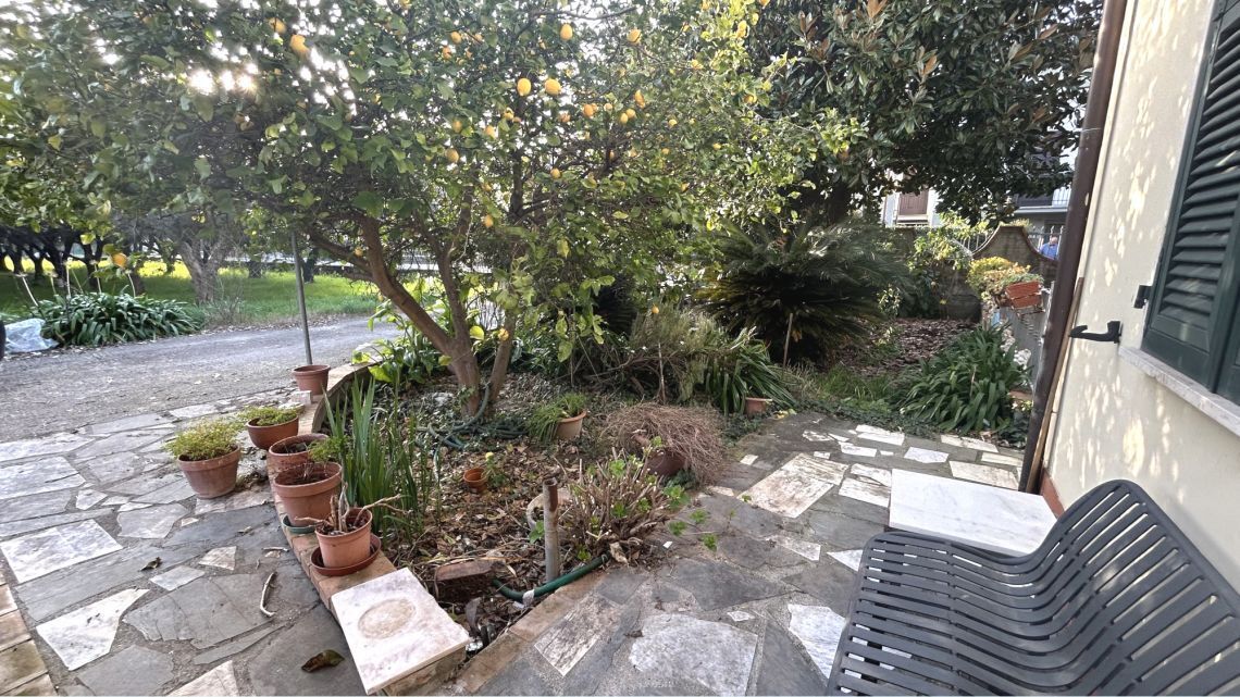 Appartamento con giardino a Sarzana