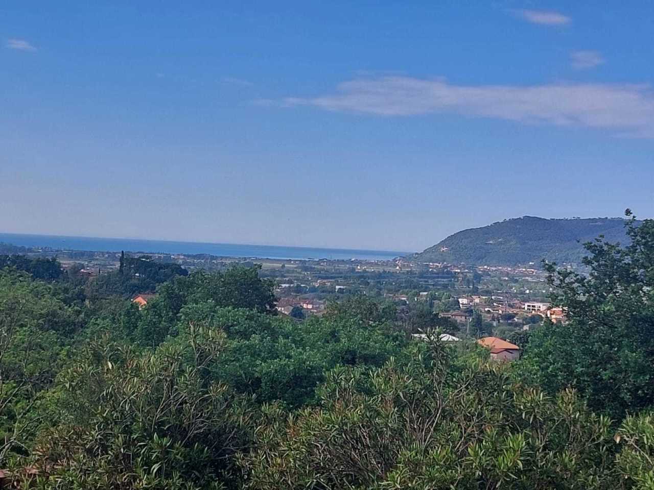 Villa con giardino, Castelnuovo Magra colombiera