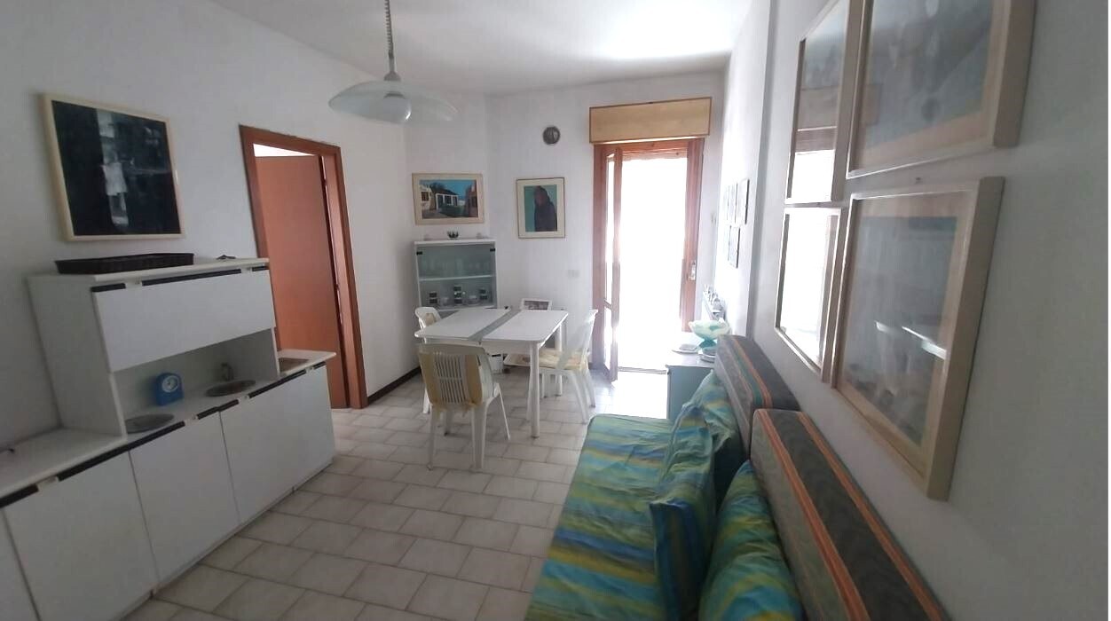 Bilocale con terrazzo, Ortonovo luni mare