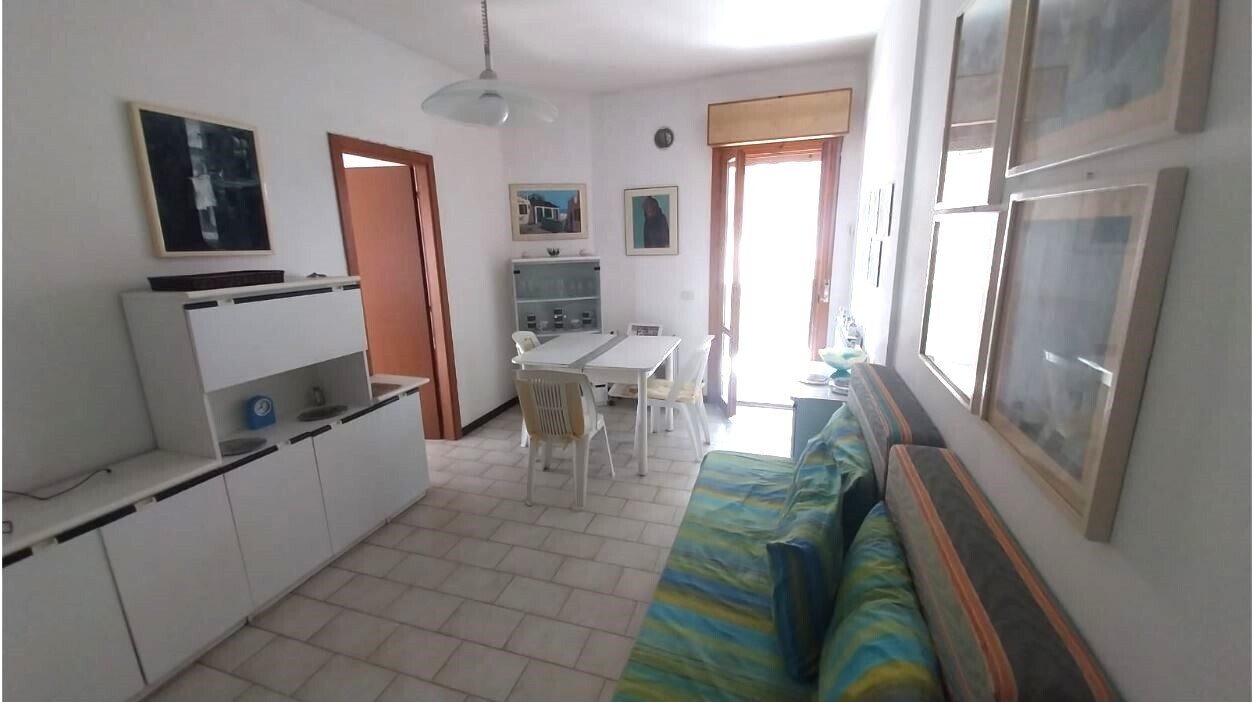 Bilocale con terrazzo, Ortonovo luni mare