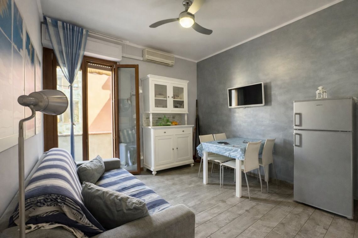 Bilocale vista mare, Sarzana marinella di