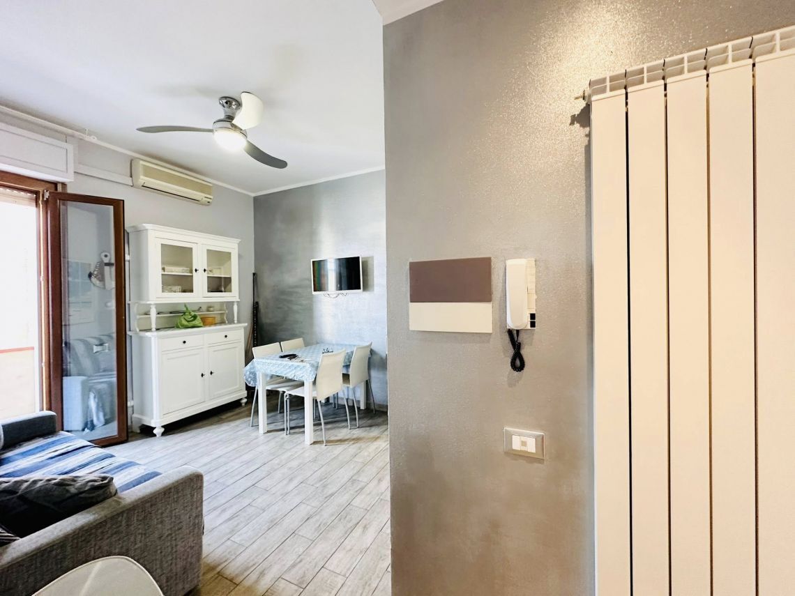 Bilocale vista mare, Sarzana marinella di