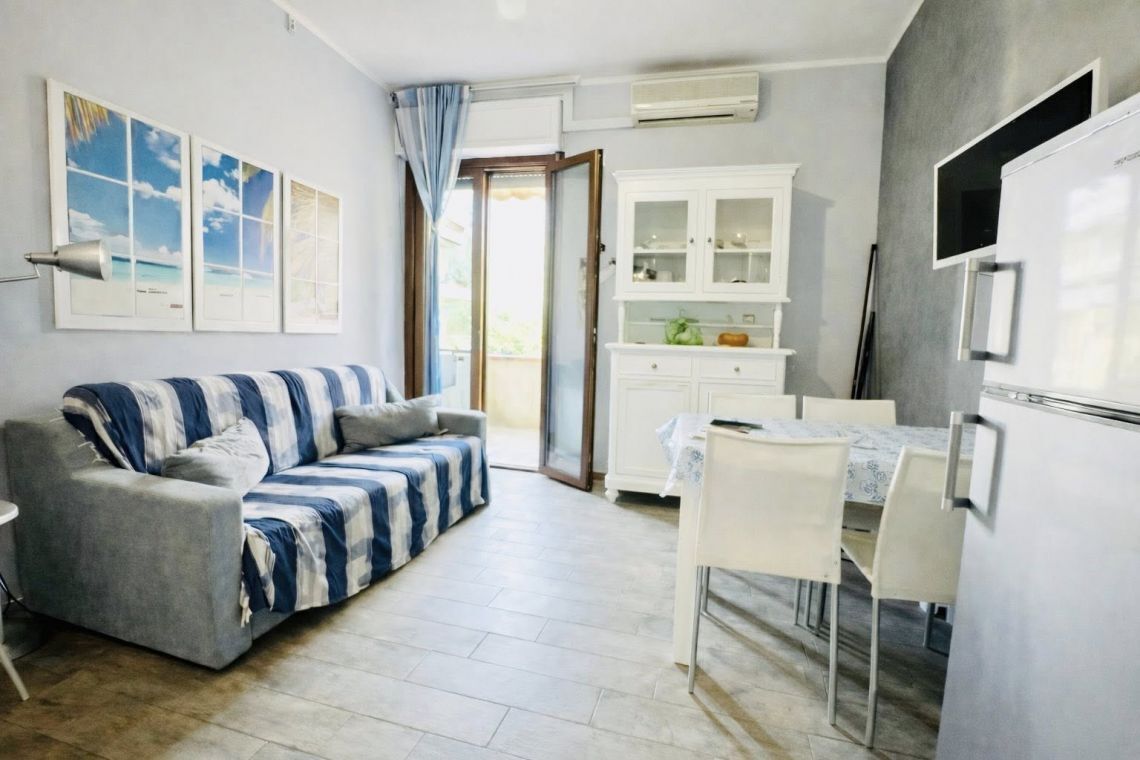 Bilocale vista mare, Sarzana marinella di